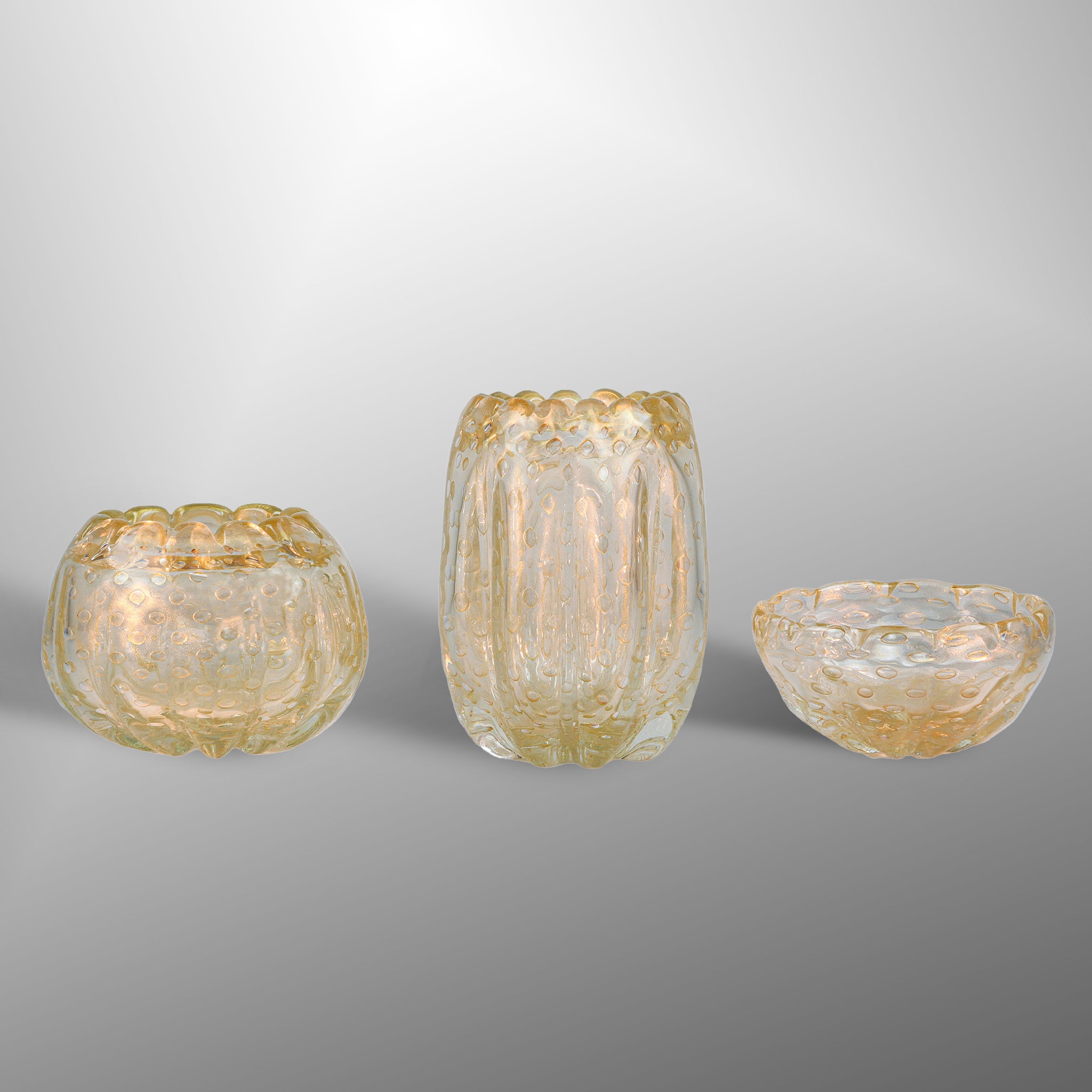 Vases in gold with "Bolle" workmanship