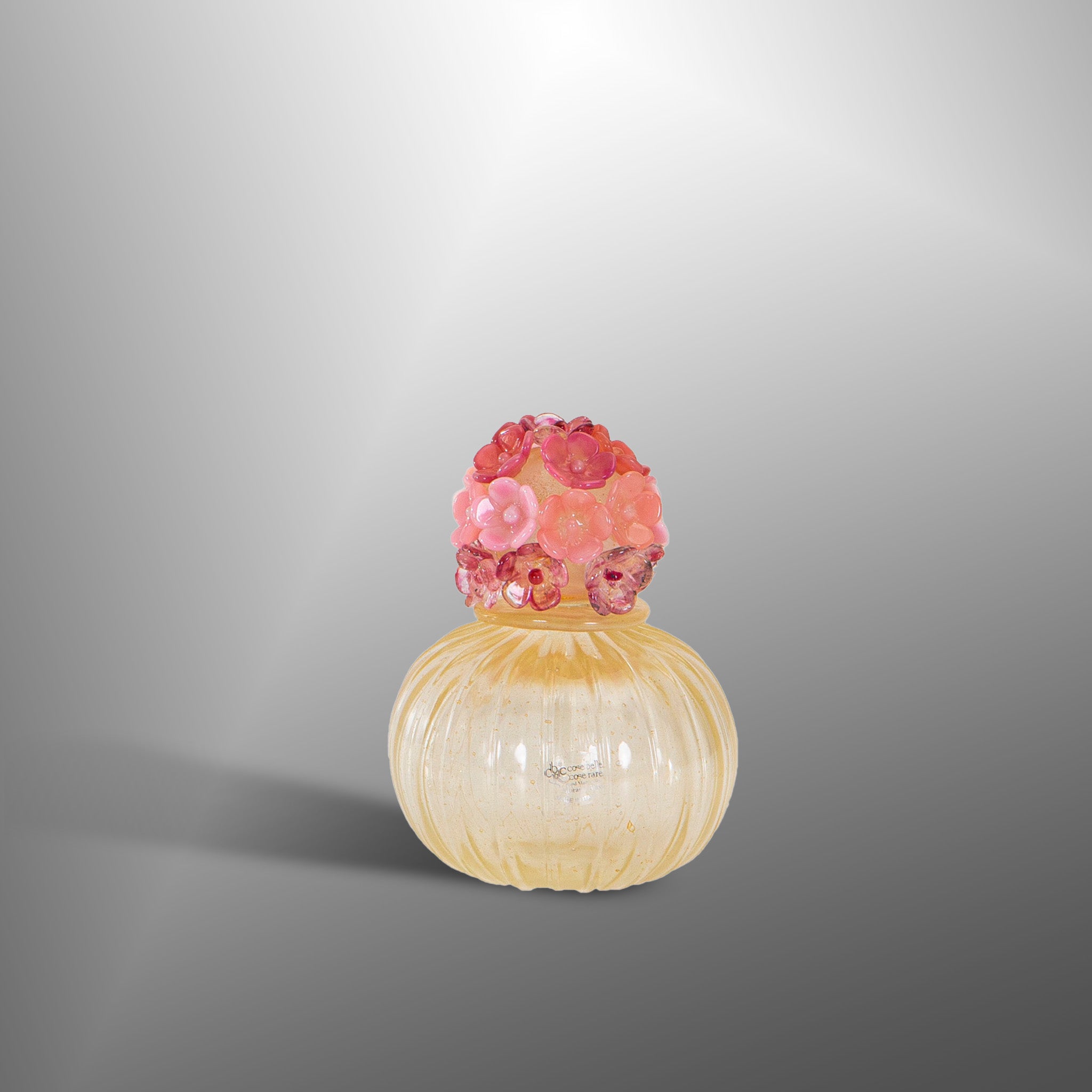 Ambient parfume bottle in gold with flowers